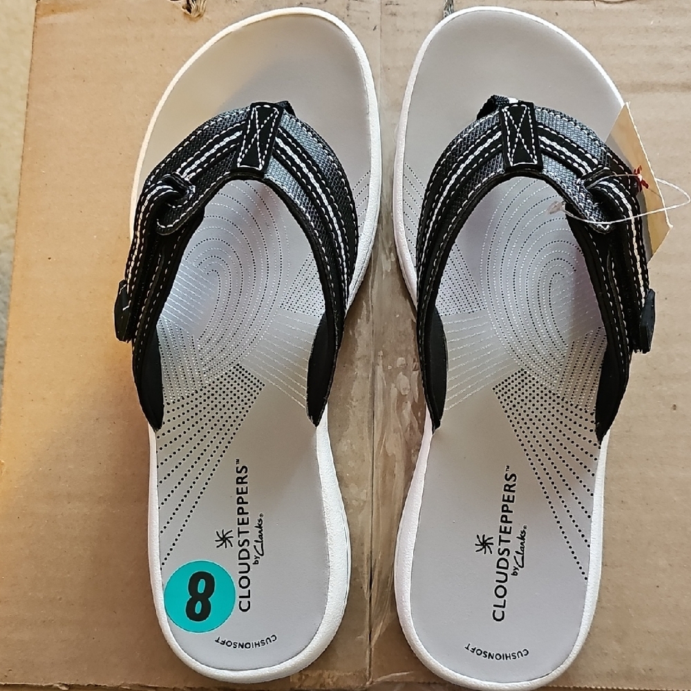 Cloudsteppers by Clarks Black and White Comfort Thong Sandals Size 8 New
